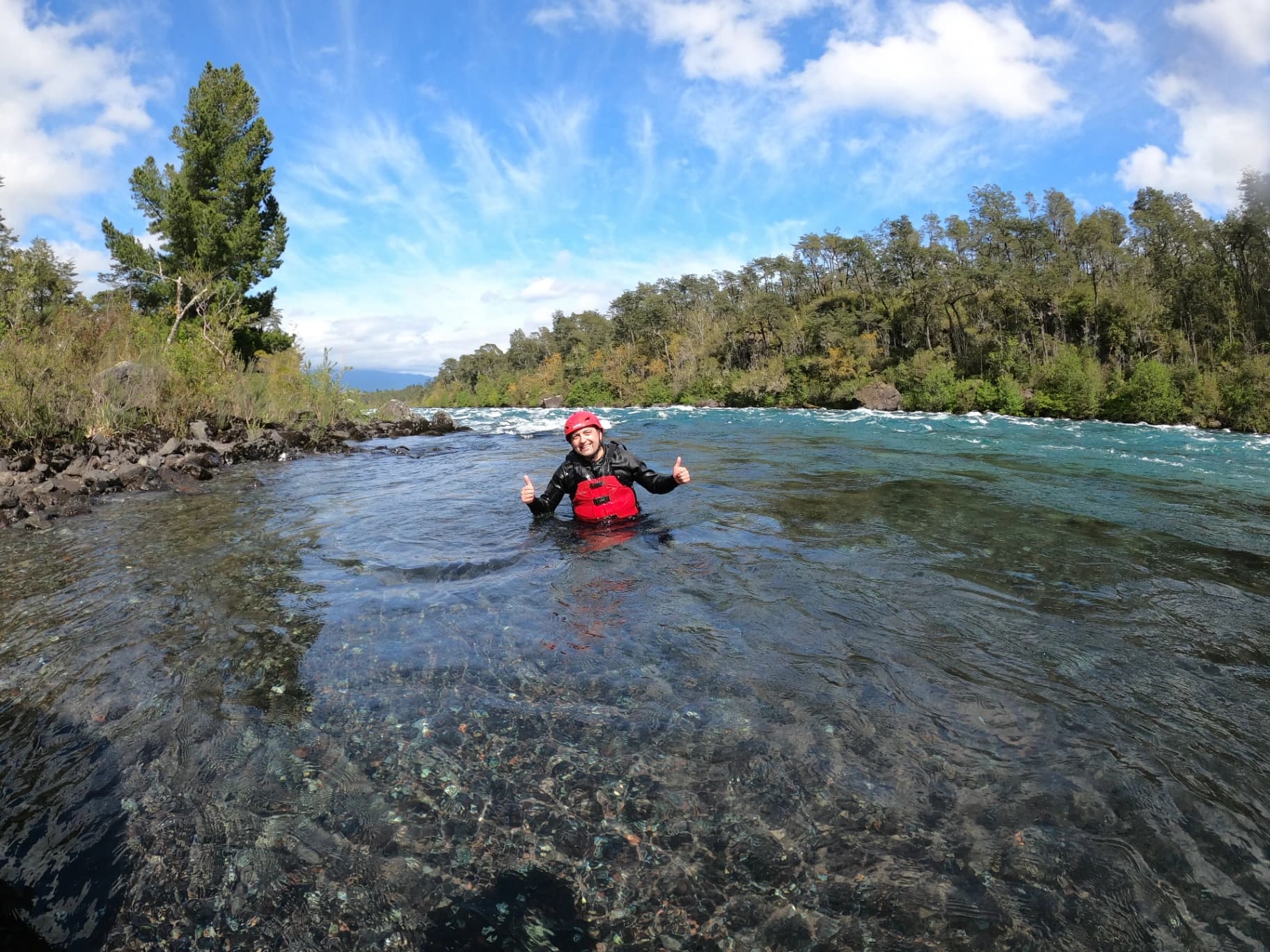 Rafting en el Río Petrohué: La Aventura Definitiva en el Corazón de la Patagonia - Imagen 2