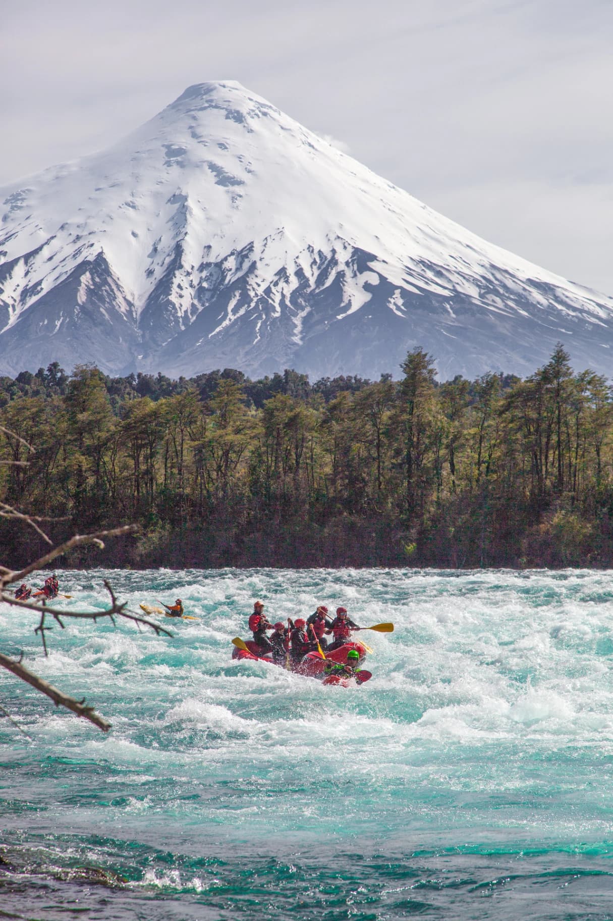 Rafting en el Río Petrohué: La Aventura Definitiva en el Corazón de la Patagonia